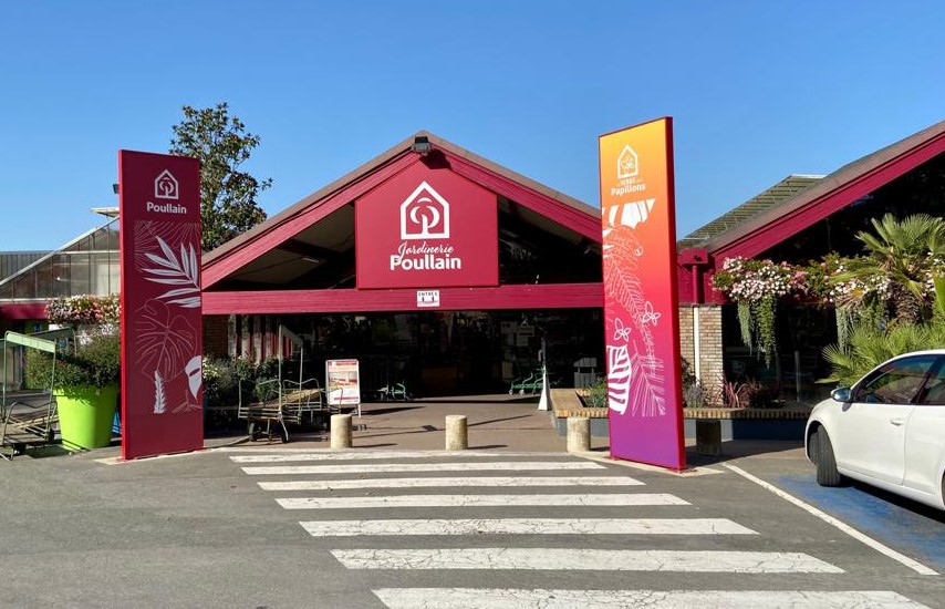 Poullain------ et serre aux papillons