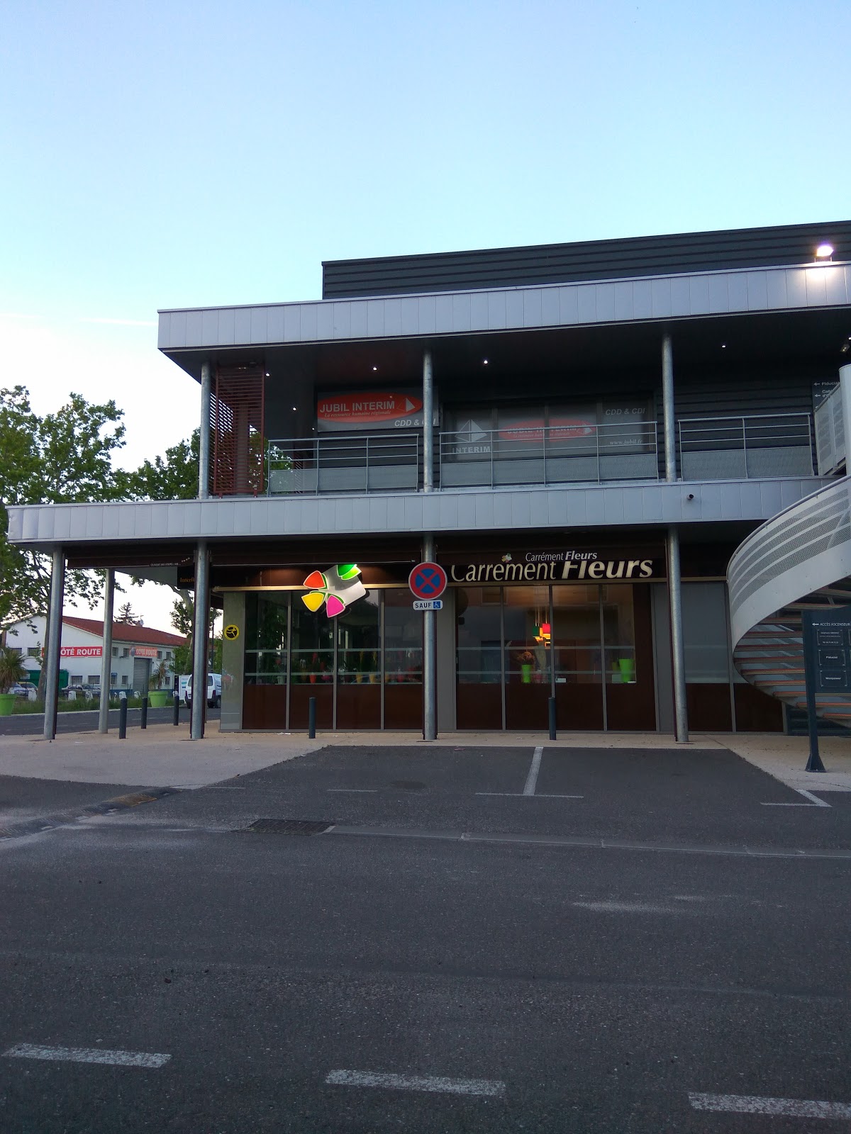 Carrément Fleurs - Fleuriste Clermont-l'Hérault 34 - Livraison de fleurs à