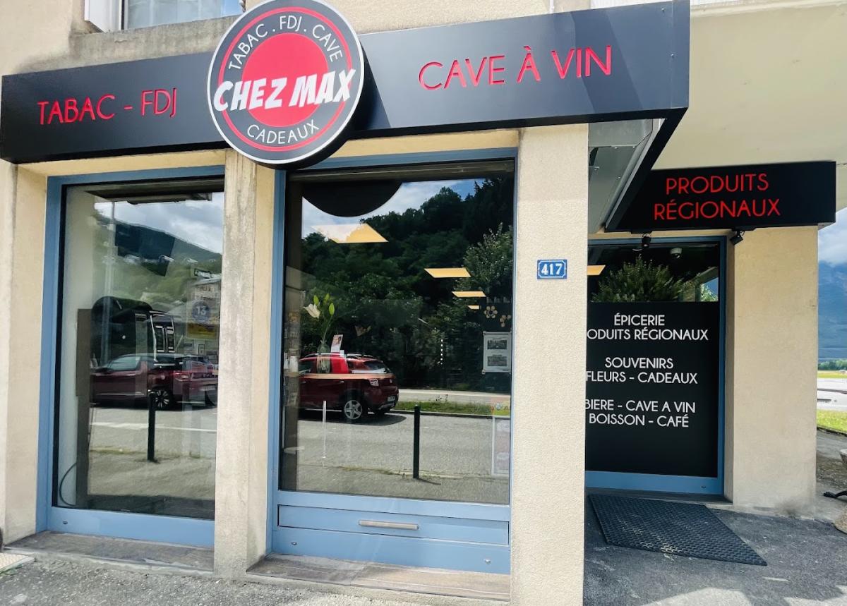 Chez Max Tabac et Cave Et CADEAUX + Relais Poste + EPICERIE