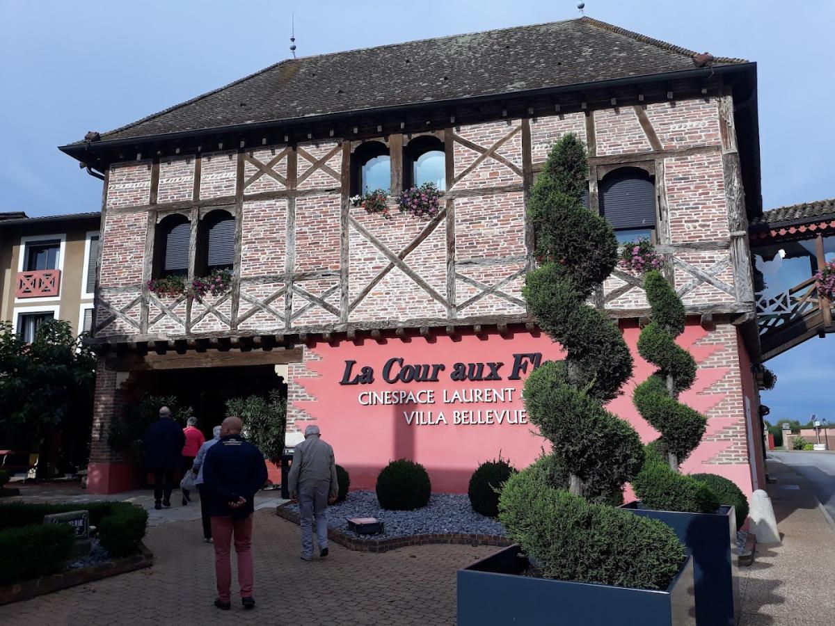 La Cour Aux Fleurs