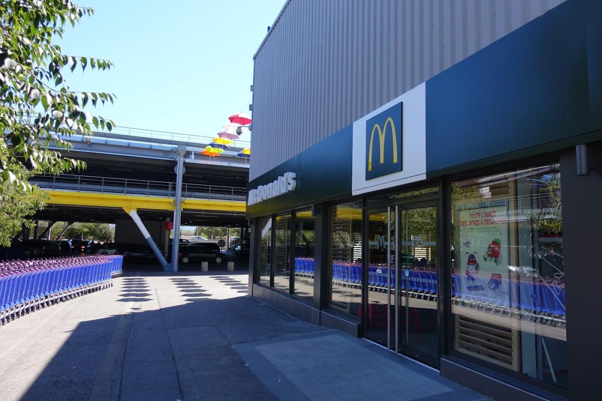 Centre commercial Carrefour Aix-La-Pioline