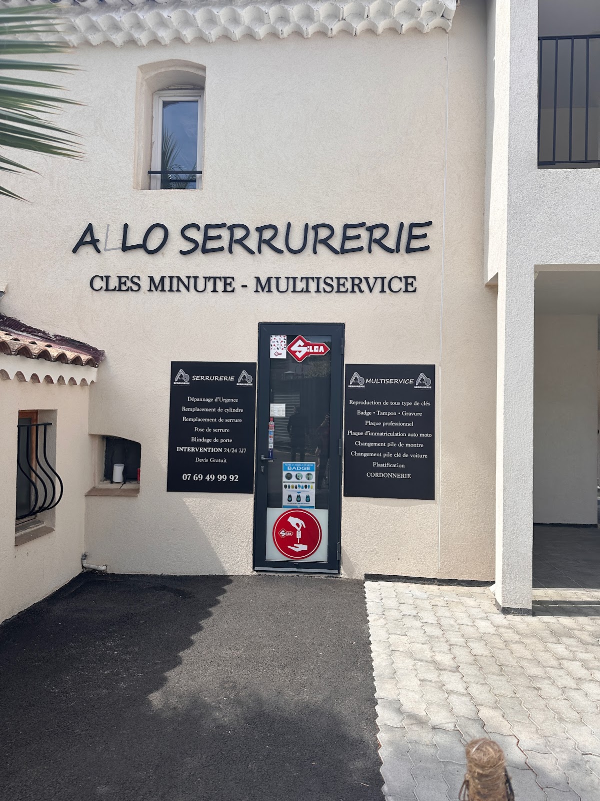 Mlle Fleurs Ik Flower