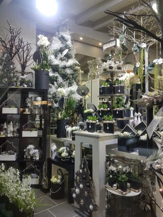 Fleuriste Feuilles Et Fleurs 1