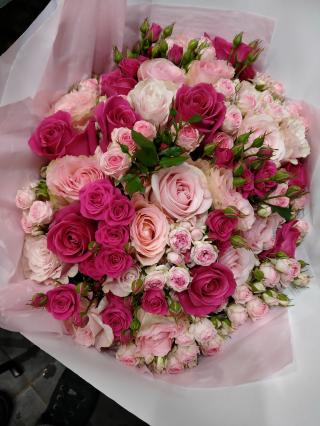 Fleuriste Au Nom De La Rose 0