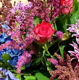 Fleuriste A La Fontaine Fleurie 0