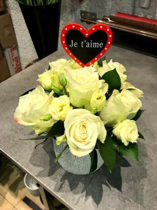 Fleuriste rouge pivoine 