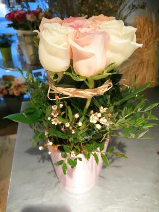 Fleuriste Au Nom De La Rose 0