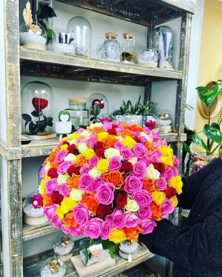 Fleuriste Aux Colonnes Fleuries 0