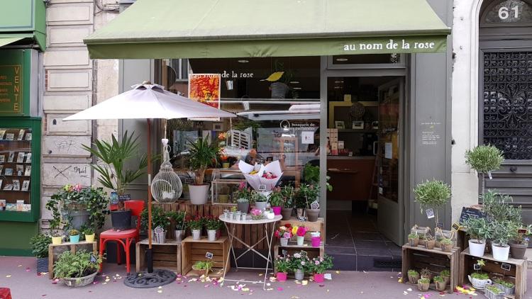 Au Nom De La Rose