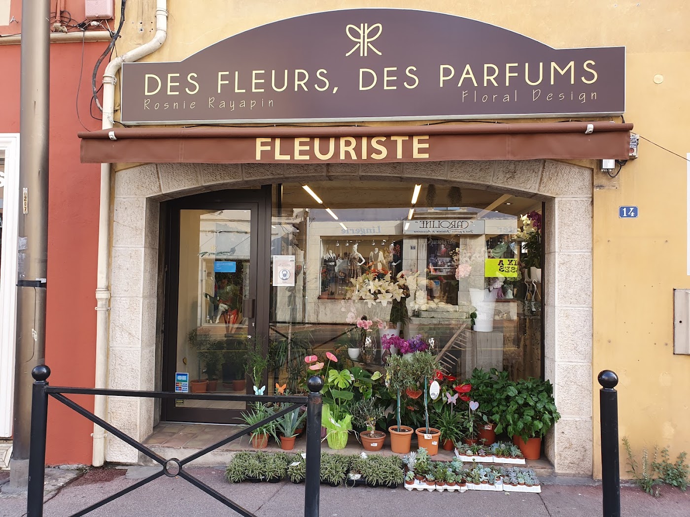 Des Fleurs, Des Parfums Rosnie Rayapin Floral Design